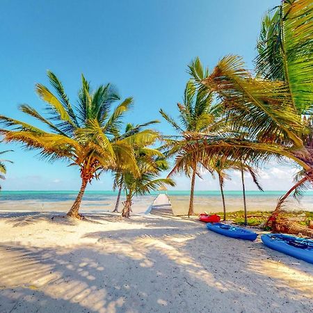 Blue Water Beach Villas 圣佩德罗 外观 照片