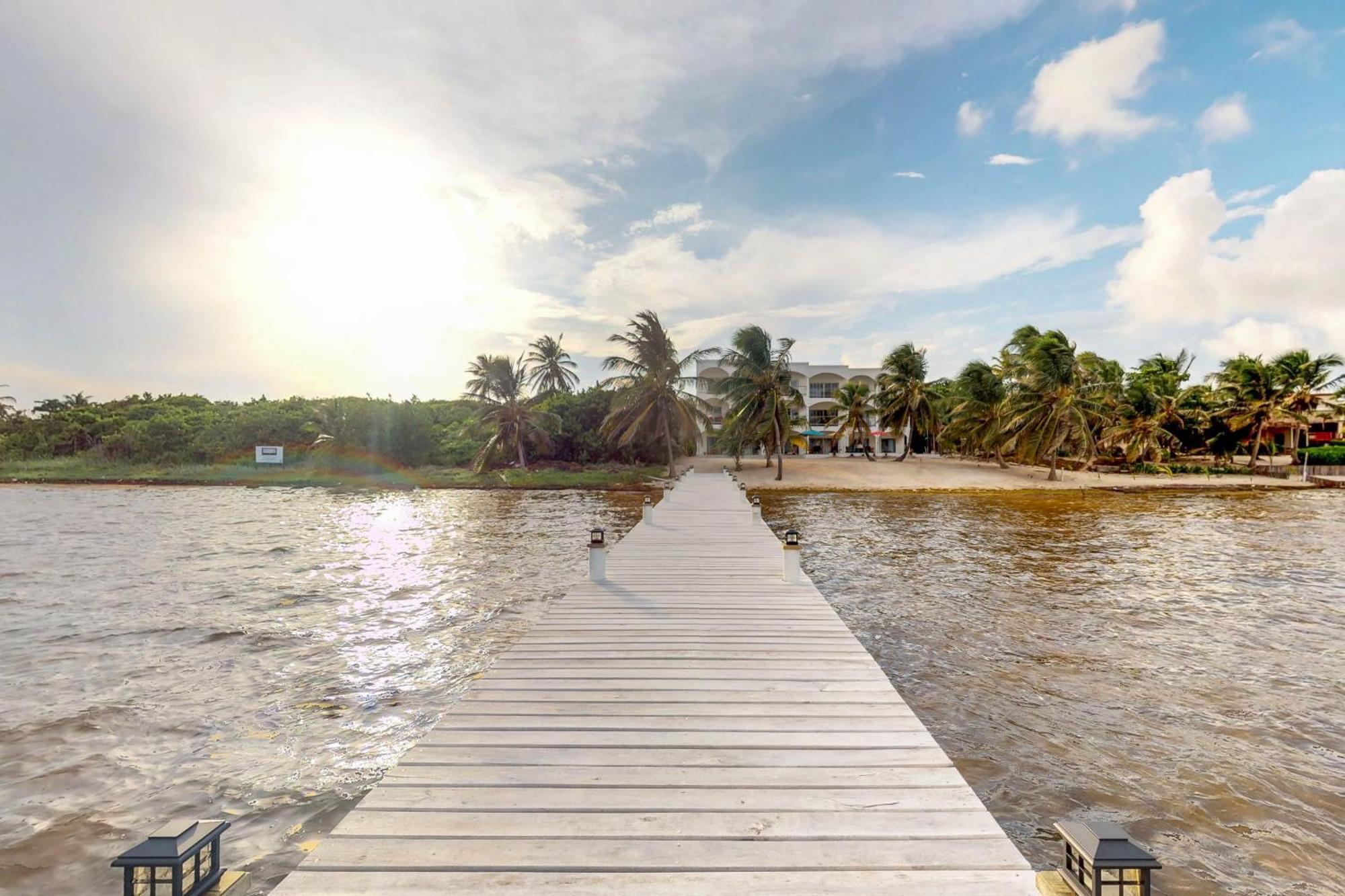 Blue Water Beach Villas 圣佩德罗 客房 照片