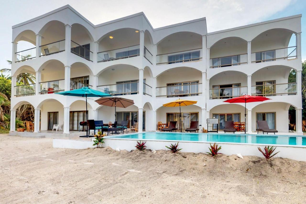 Blue Water Beach Villas 圣佩德罗 外观 照片