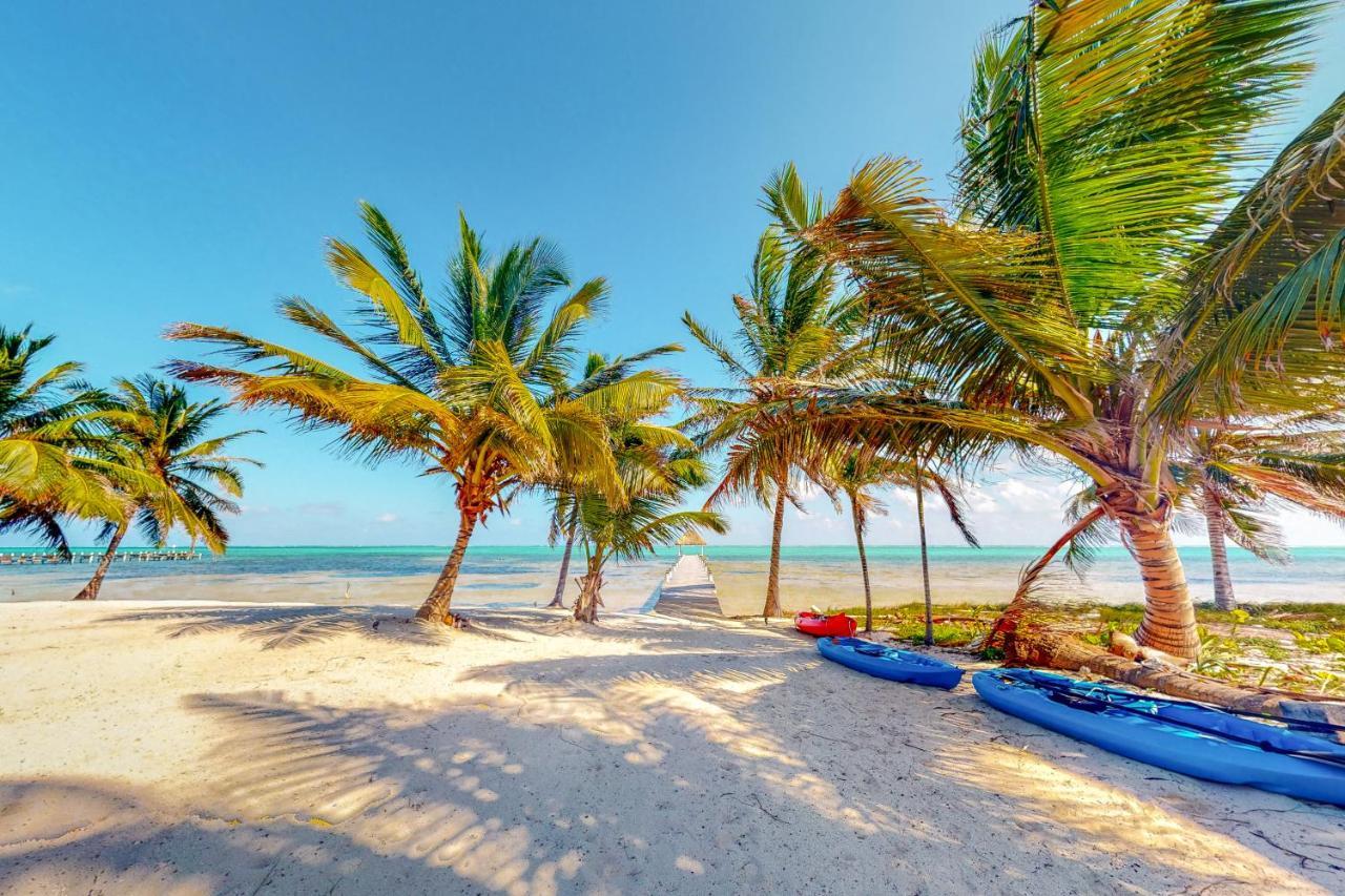 Blue Water Beach Villas 圣佩德罗 外观 照片