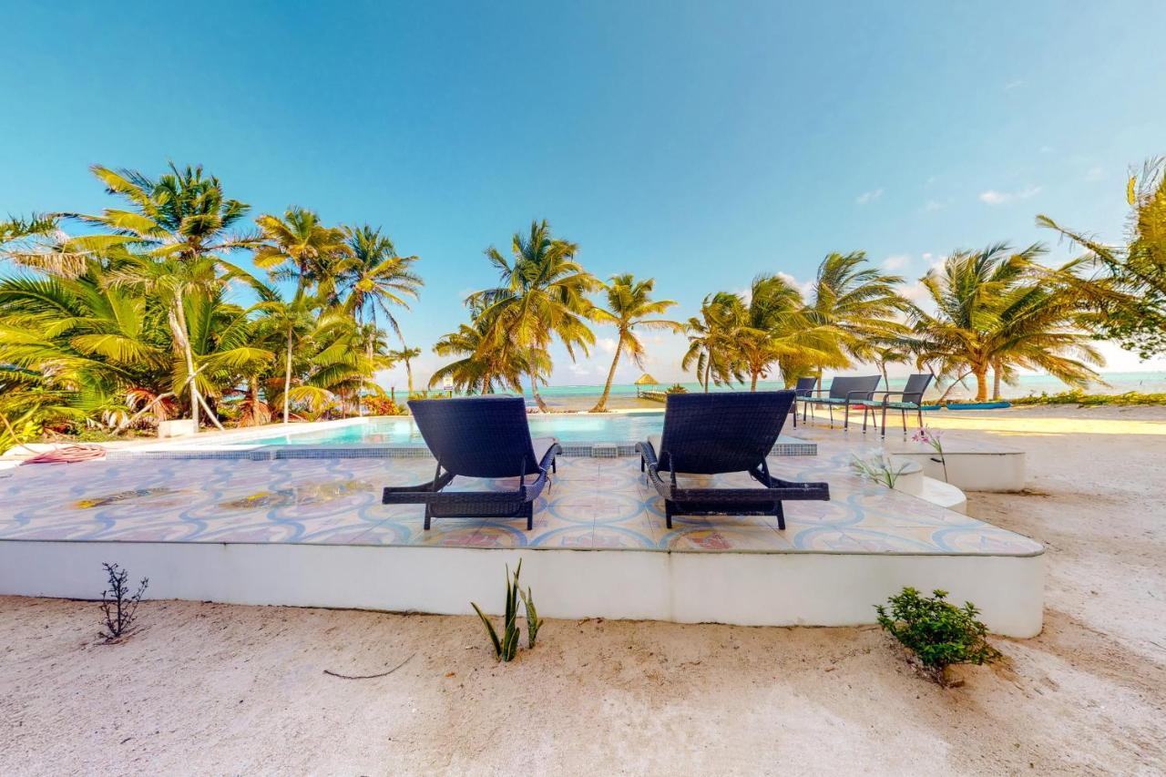 Blue Water Beach Villas 圣佩德罗 外观 照片