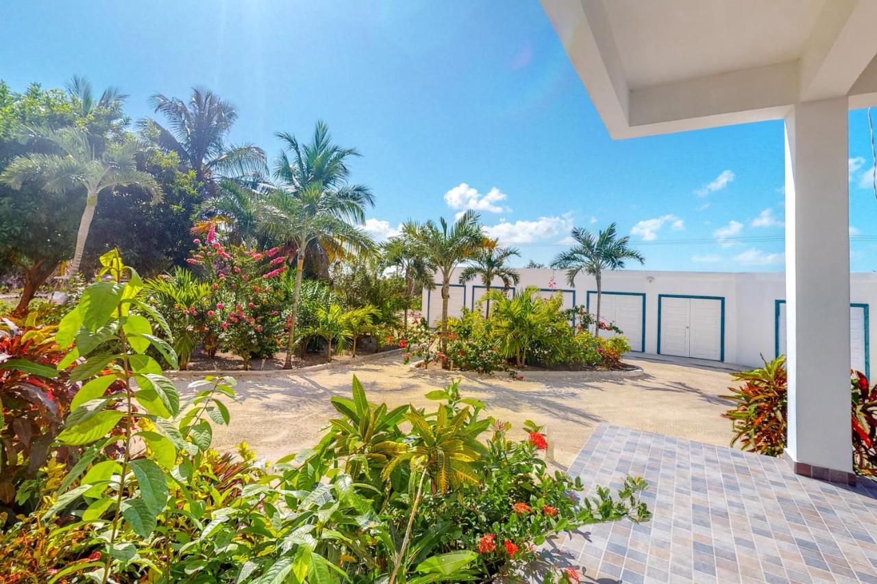 Blue Water Beach Villas 圣佩德罗 外观 照片